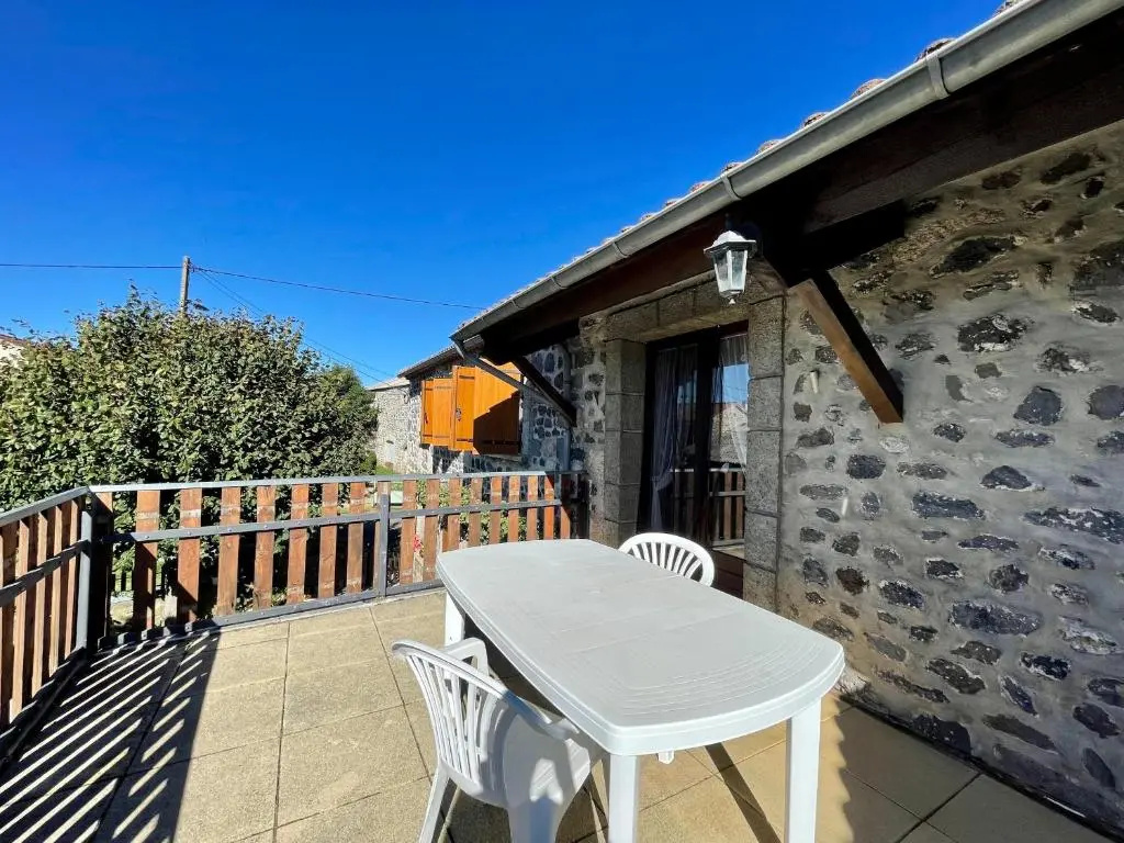 Gîte Saint-Haon, 4 pièces, 5 personnes - FR-1-582-211