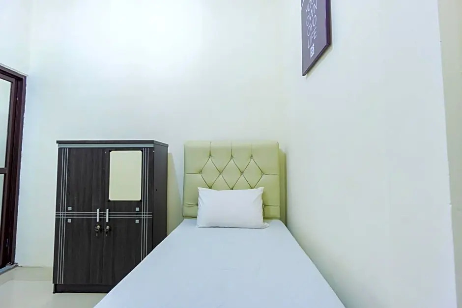 OYO Life 2866 Kost Syahira