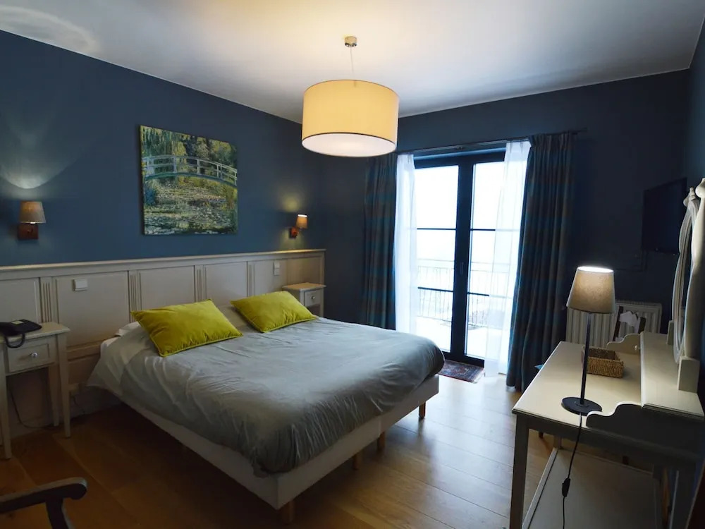 Modern Villa with Shared Pool Nearby Saint-Hubert