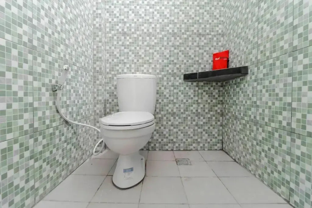 RedDoorz Plus near Palembang Square Mall