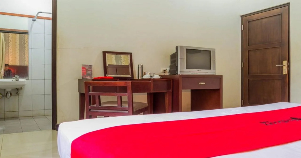 Pratidina Hotel by RedDoorz