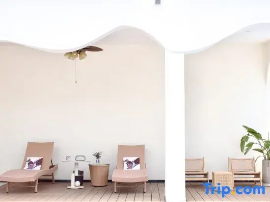 Qianxun Homestay (Riyue Bay)