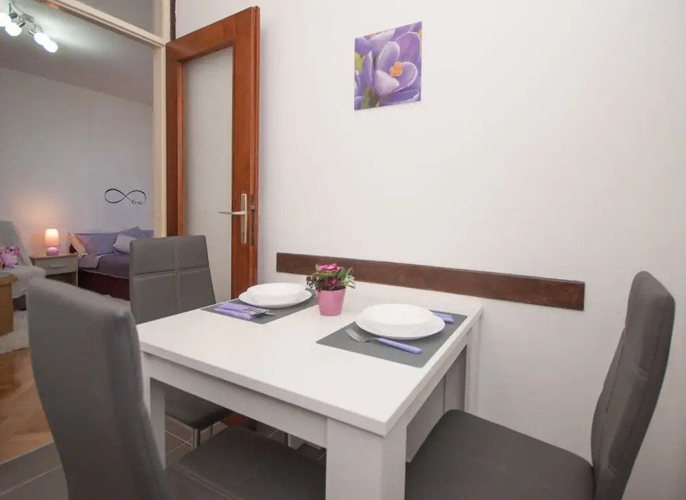 Studio Apartment Ema