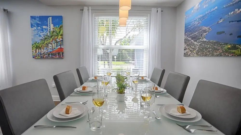 Modern Miami Family Home Mins From The Beaches