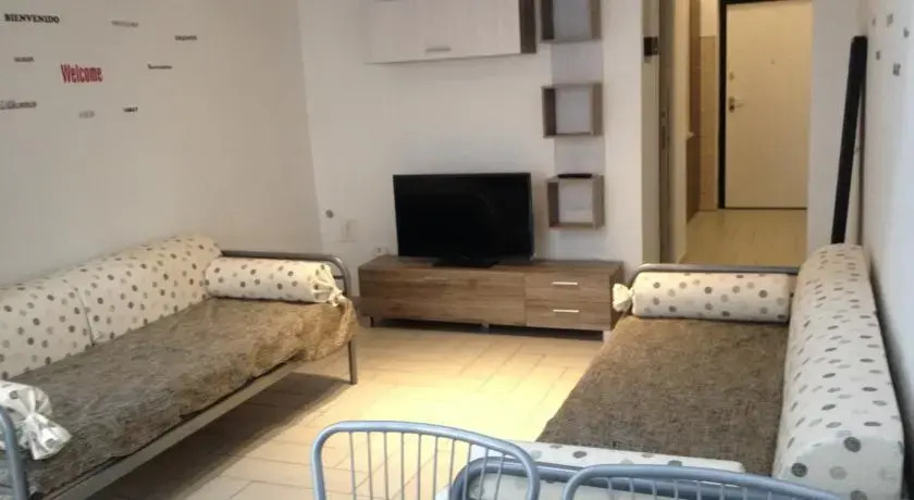 Renny Apartment