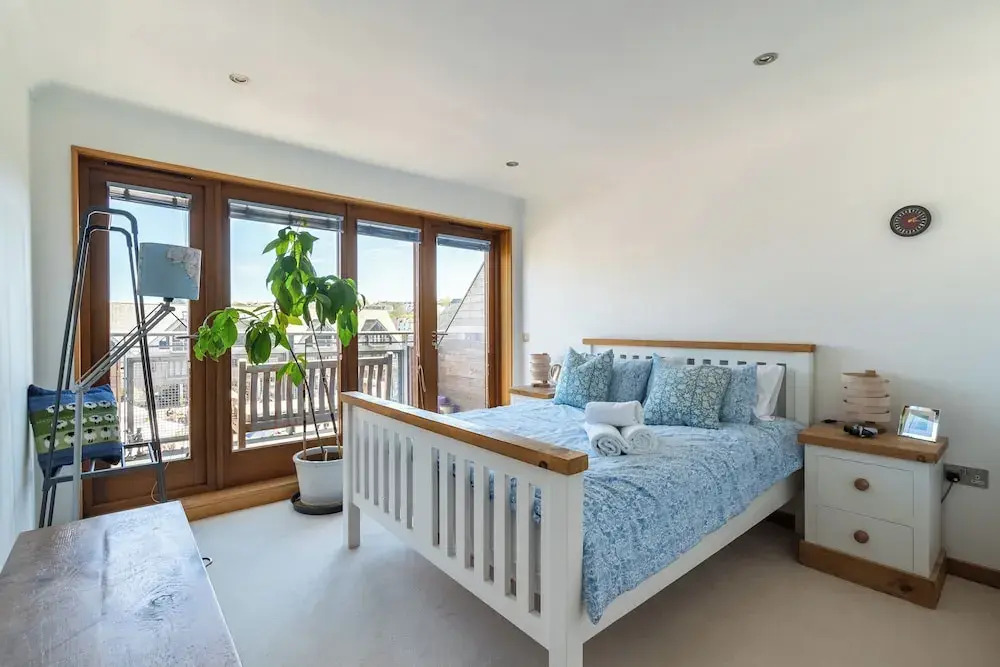 10 Maritime House