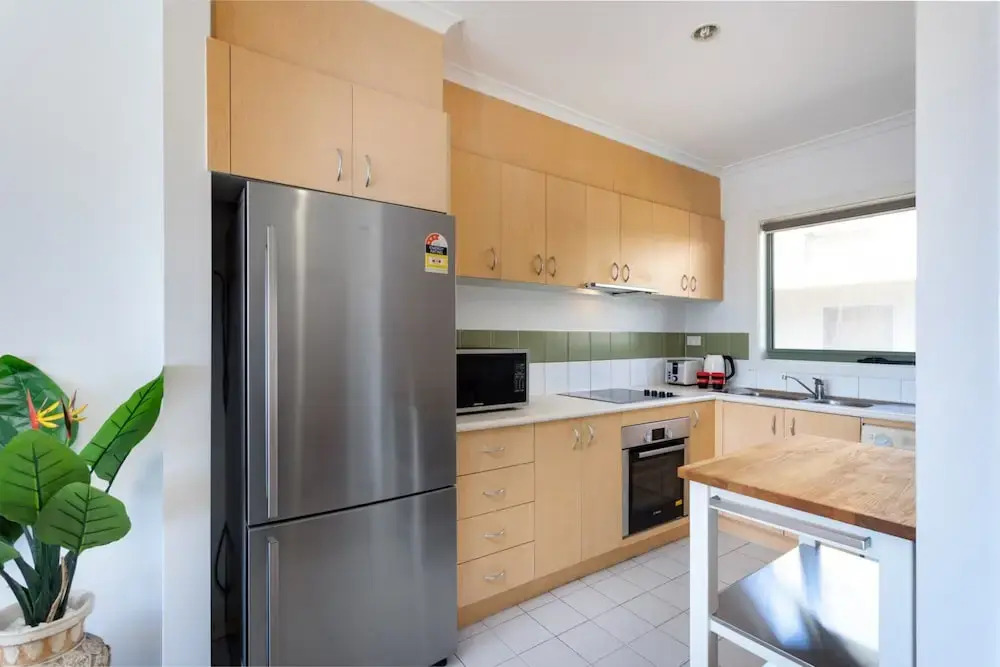 Snug 2-bed Townhouse Near Bustling Shops