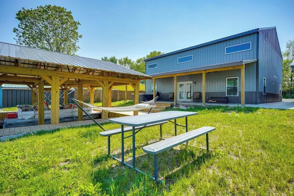 Waterfront Buckeye Lake Vacation Rental w/ Hot Tub