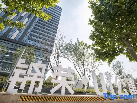 Letu Light Luxury Homestay (Jinrong UIB Tower)