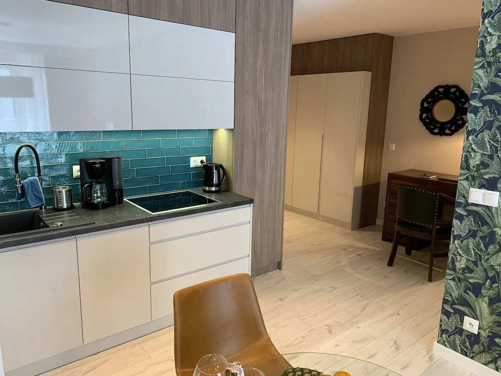 ApartmentSun Parrot