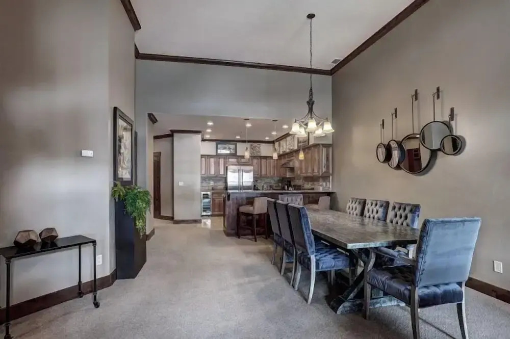 Crystal Peak Lodge 4 Bedroom Ski in, Ski out Slopeside Condo at the Base of Peak 7