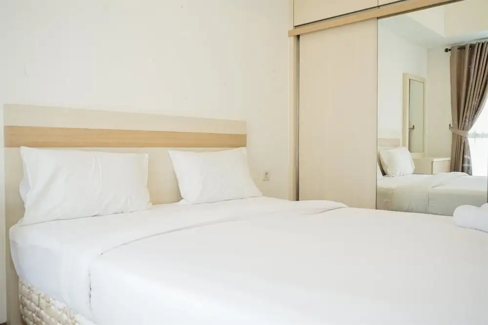 Minimalist Spacious Studio Room At Apartment Galeri Ciumbuleuit 1