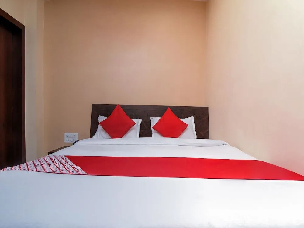 OYO 19706 Hotel Heaven