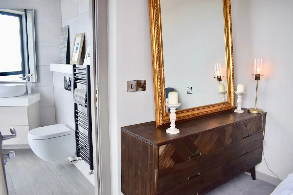 Contemporary 2 Bedroom Apartment Near Ifsc