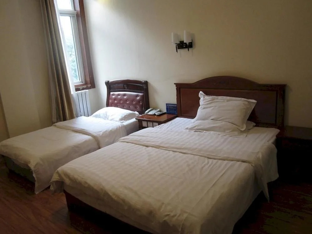 Yangguang Xinyue Business Hotel