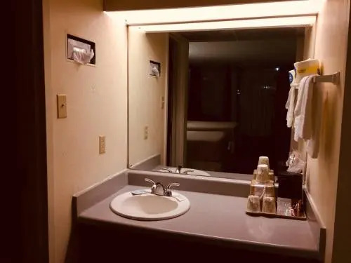 Cheshire Motor Inn