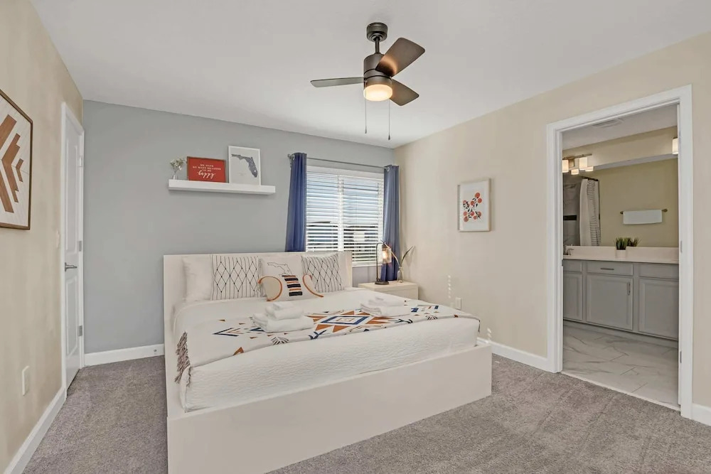 Lake View and Mickey Room! Stunning Home! #5sl851