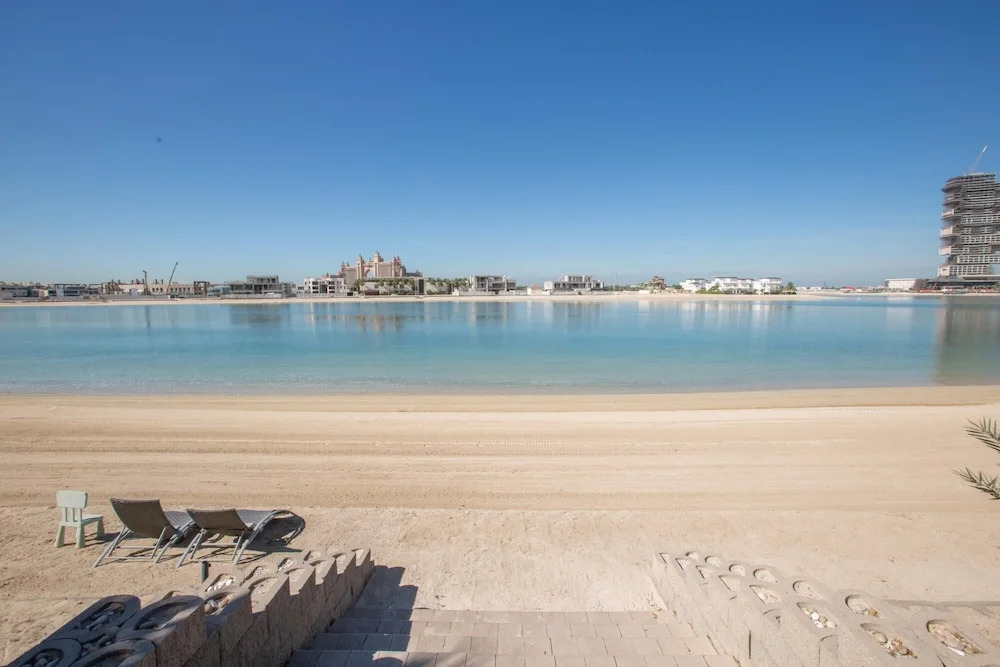 Prvt Pool Beach in Luxury Palm Jumeirah Villa