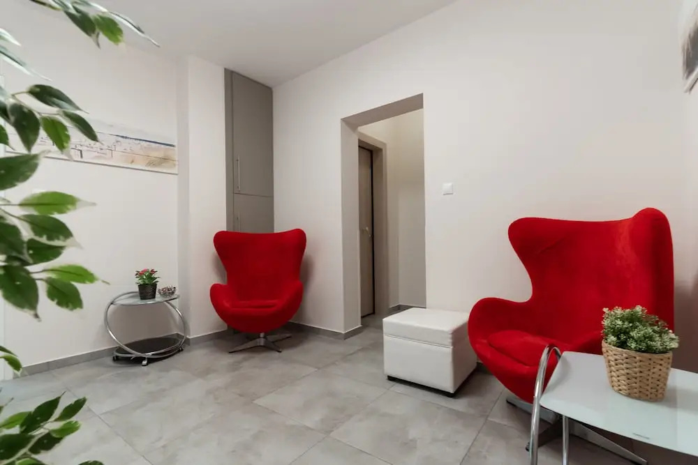 Alekos Apartments 2 Netflix, Self Check-In