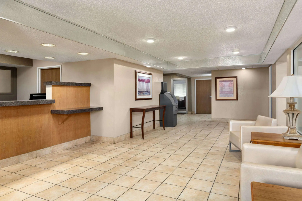 Super 8 by Wyndham Joliet