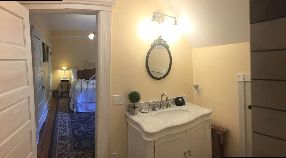 Kelley & Young Wine Garden Inn