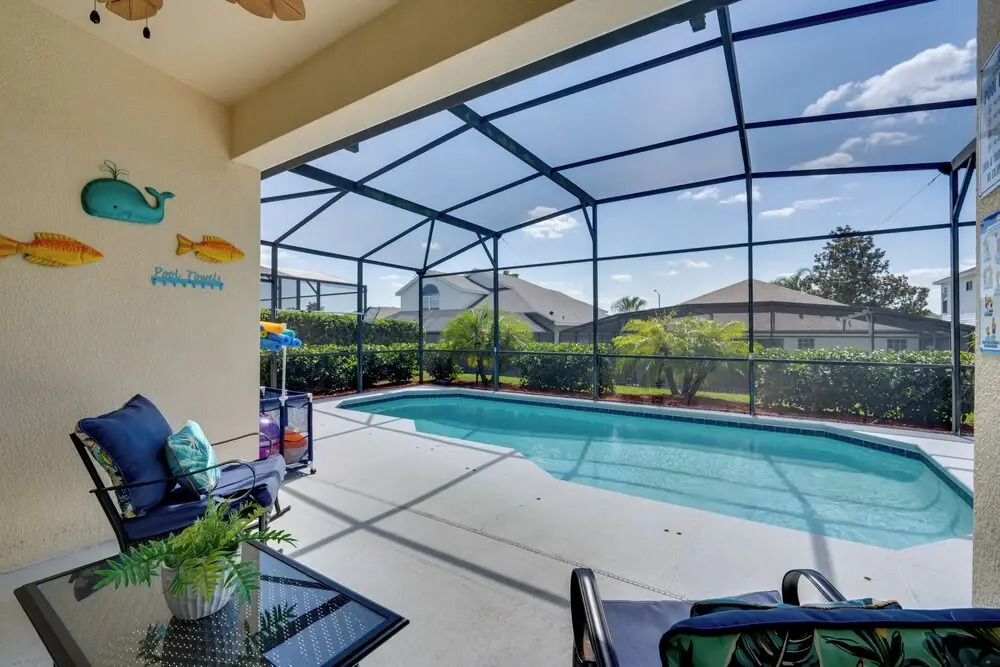 Pool, Themed Rooms & Arcade: Disney Escape