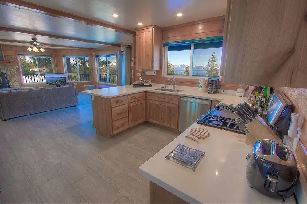 Hch1475 - Heavenly Lake View Retreat 5 Bedroom Home
