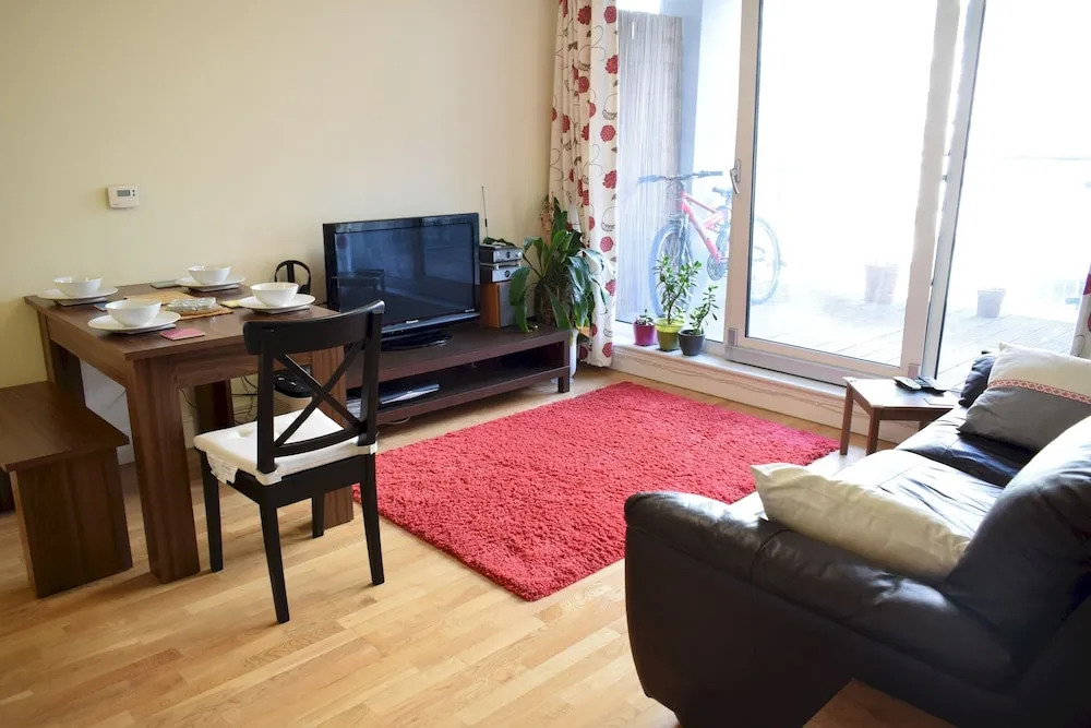 1 Bedroom Apartment in Canary Wharf With Balcony
