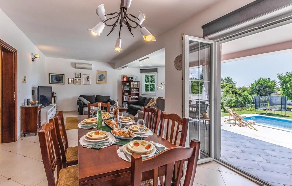 Gorgeous Home In Marcana