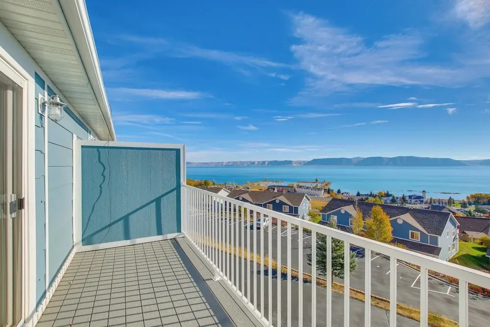 Spacious Garden City Townhome w/ Lake Views!