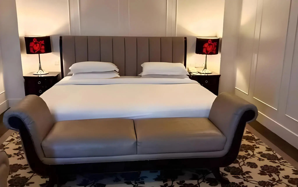 Crown Garden Hotel
