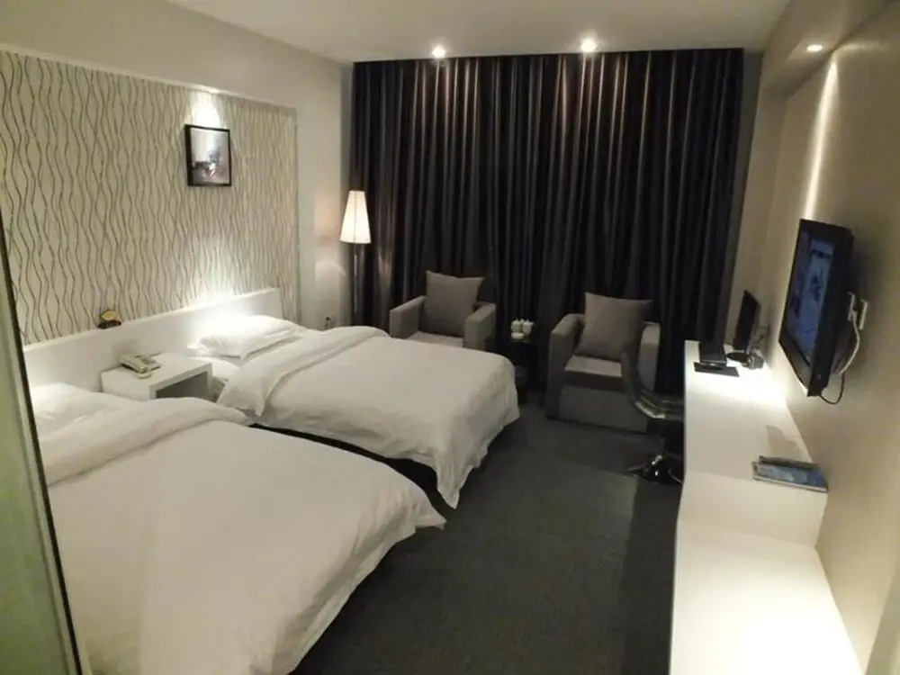 Huadong Hotel
