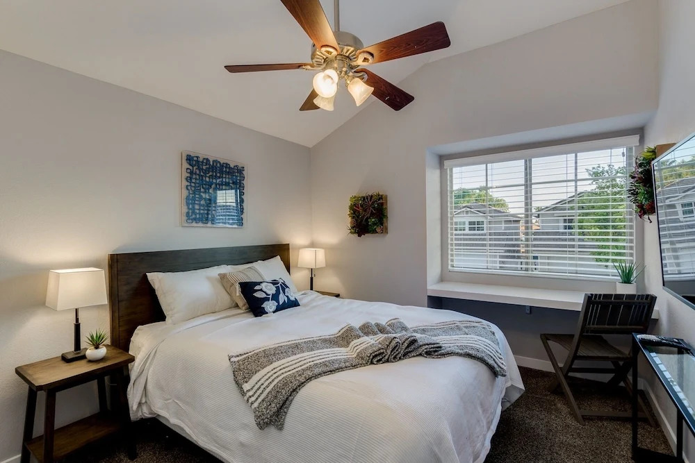 Waterfront w/ Heated Pool and a Paddle Boat in Gilbert! by Redawning