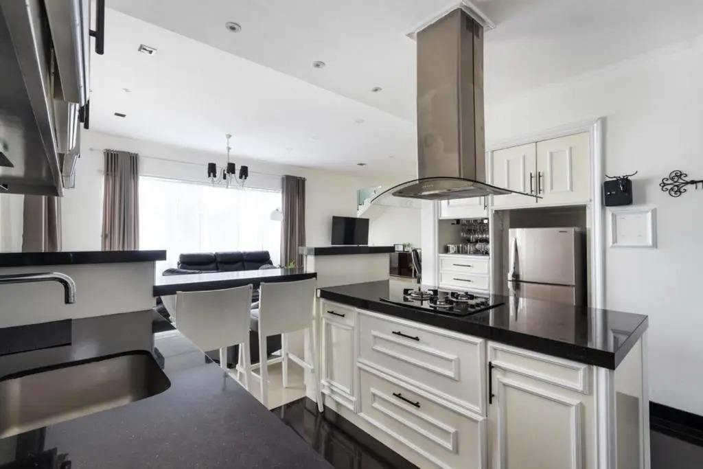 TJ White Villa 670m2 with Private Pool and Outstanding View by GLOBALSTAY