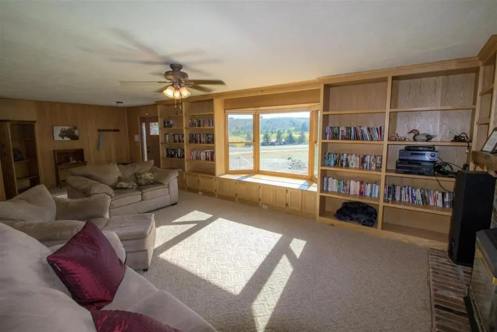 Dog Friendly Elk Ridge with Hot Tub by AAA Red Lodge Rentals