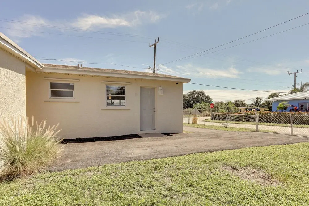 West Palm Beach Vacation Rental ~ 2 Mi to Beach!
