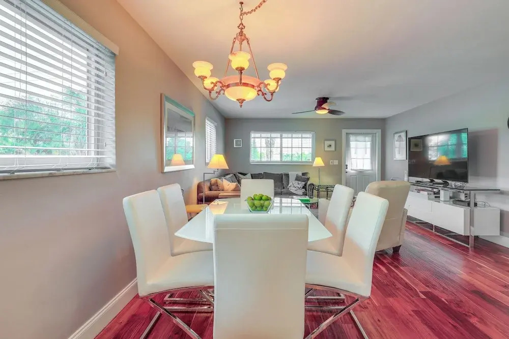 Walk to Beach & Marina: Singer Island Condo