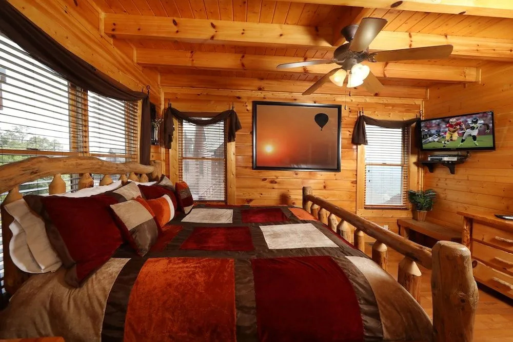 Up Up and Away 2 Br cabin by RedAwning