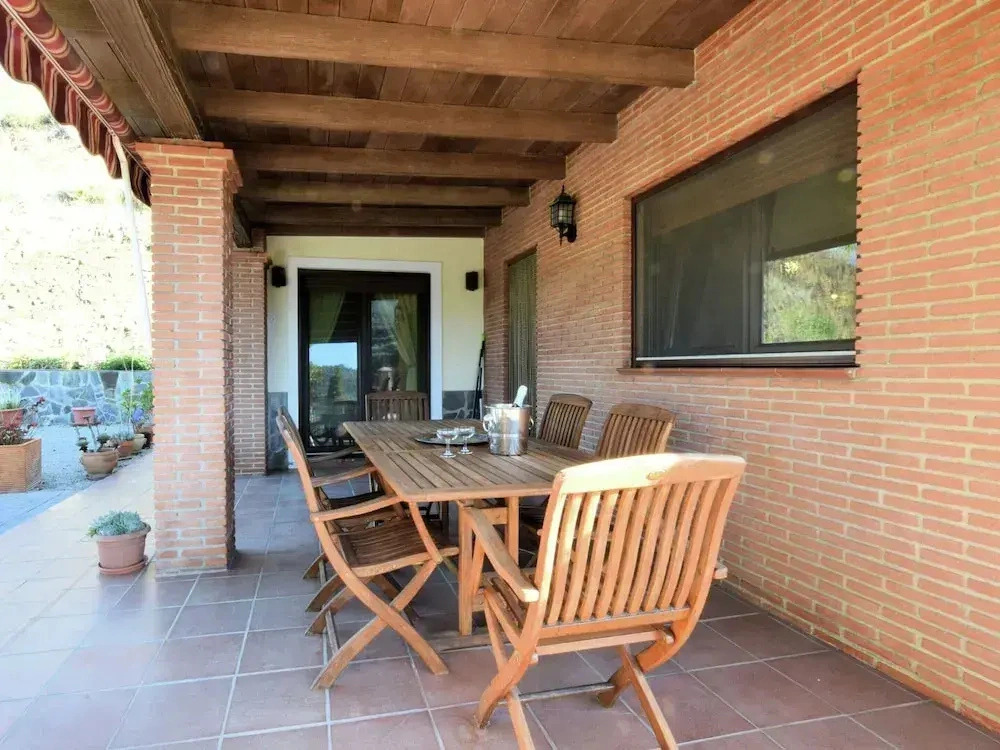 Luxury Villa in Sayalonga With Private Pool