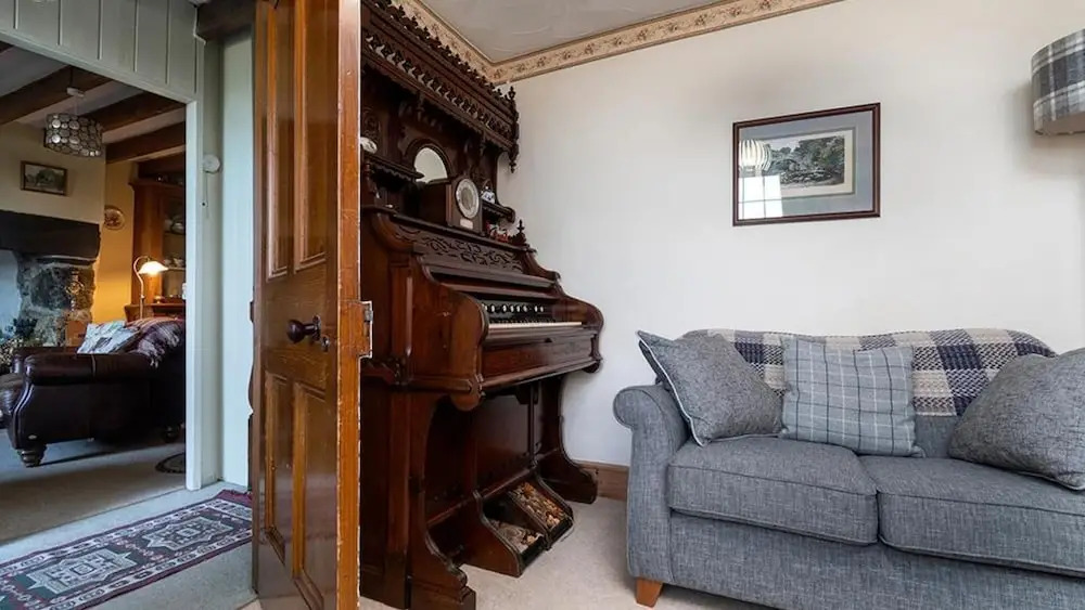 Dinas Cottage