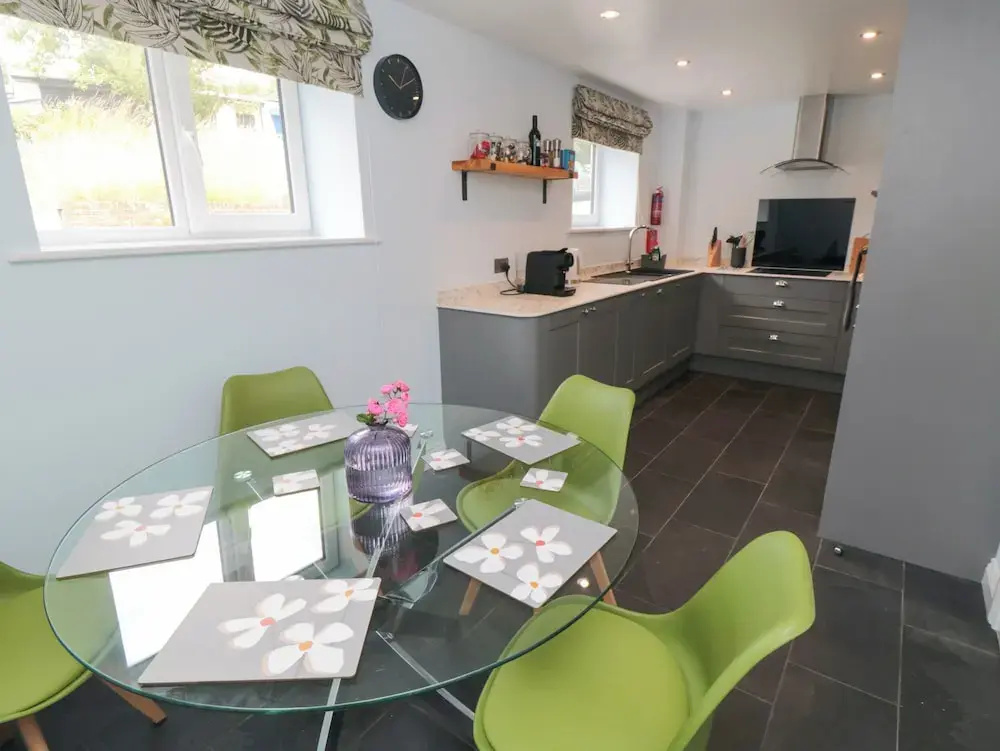 2 Staveley Cottages
