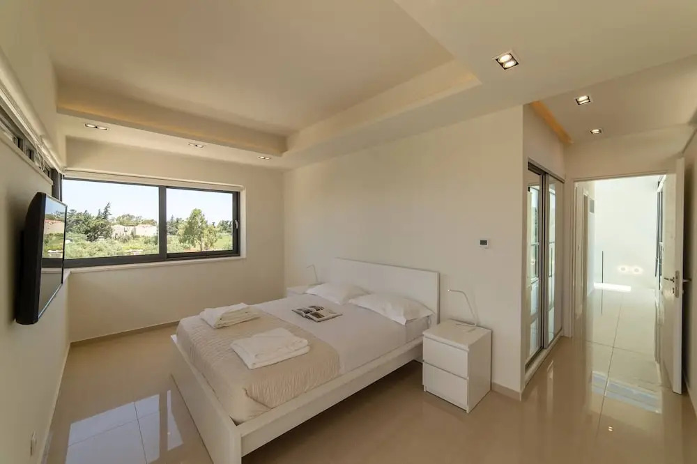 Luxury Villa Mirror - 200meters From The Beach