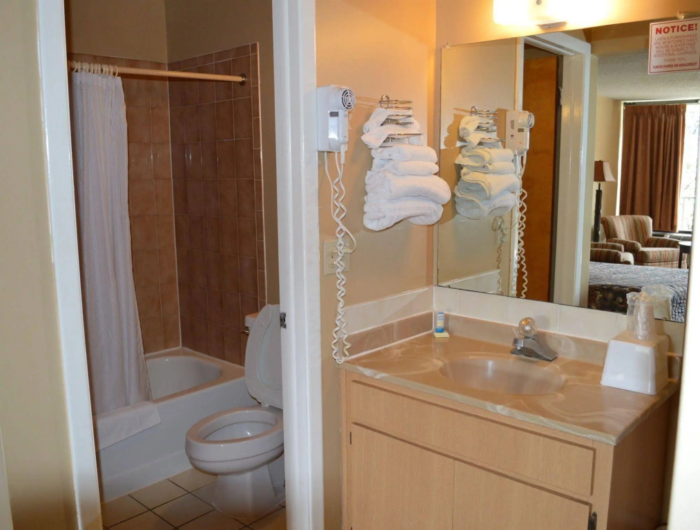 Tarpon Shores Inn