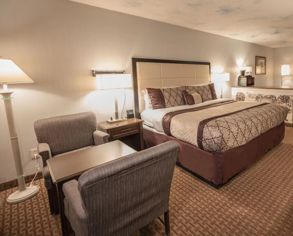 RIVER OAK INN