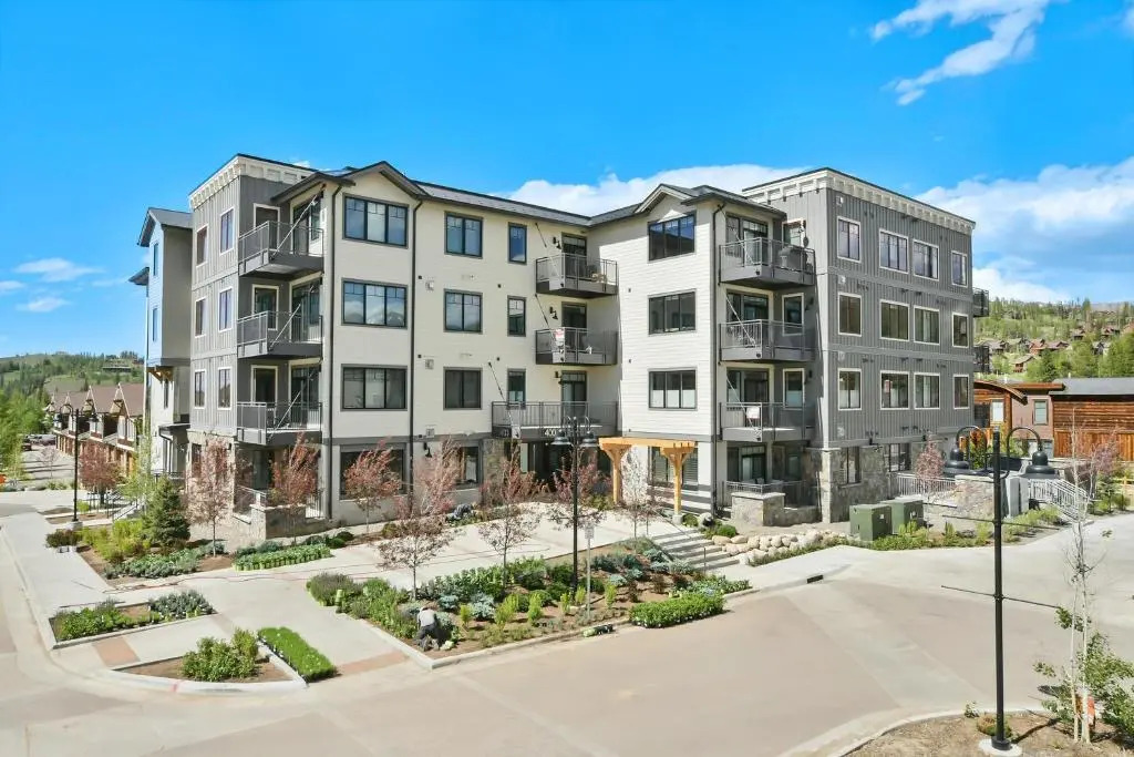 New Luxury Loft #103 Near Resort Huge Hot Tub & Views - FREE Activities & Equipment Rentals Daily