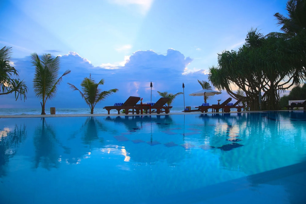 Whispering Palms Hotel
