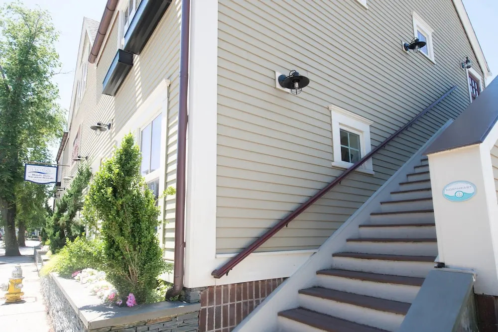 The Newport Lofts - 546 Thames Street