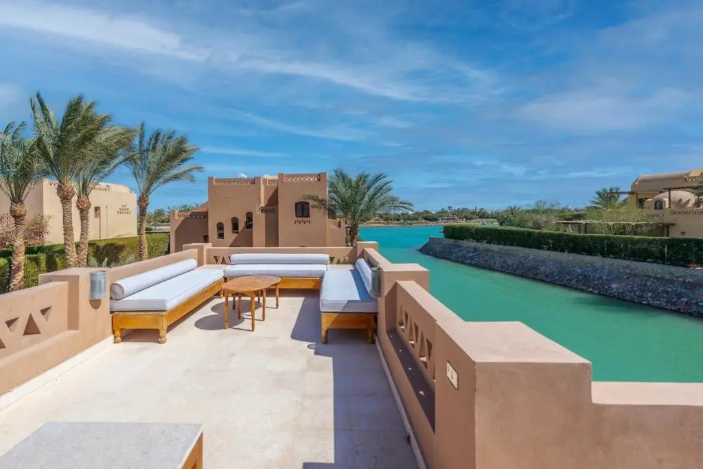 Chic 3BR Villa West Golf with Pool, Lagoon View & Guest House