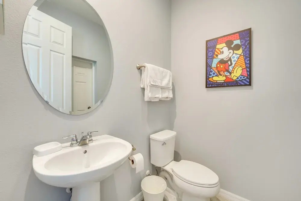 7 Mi to Disney: Townhome w/ Lanai & Pool!