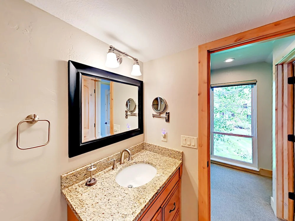 76 Vantage Court Condo 2 Bedrooms 2.5 Bathrooms Condo
